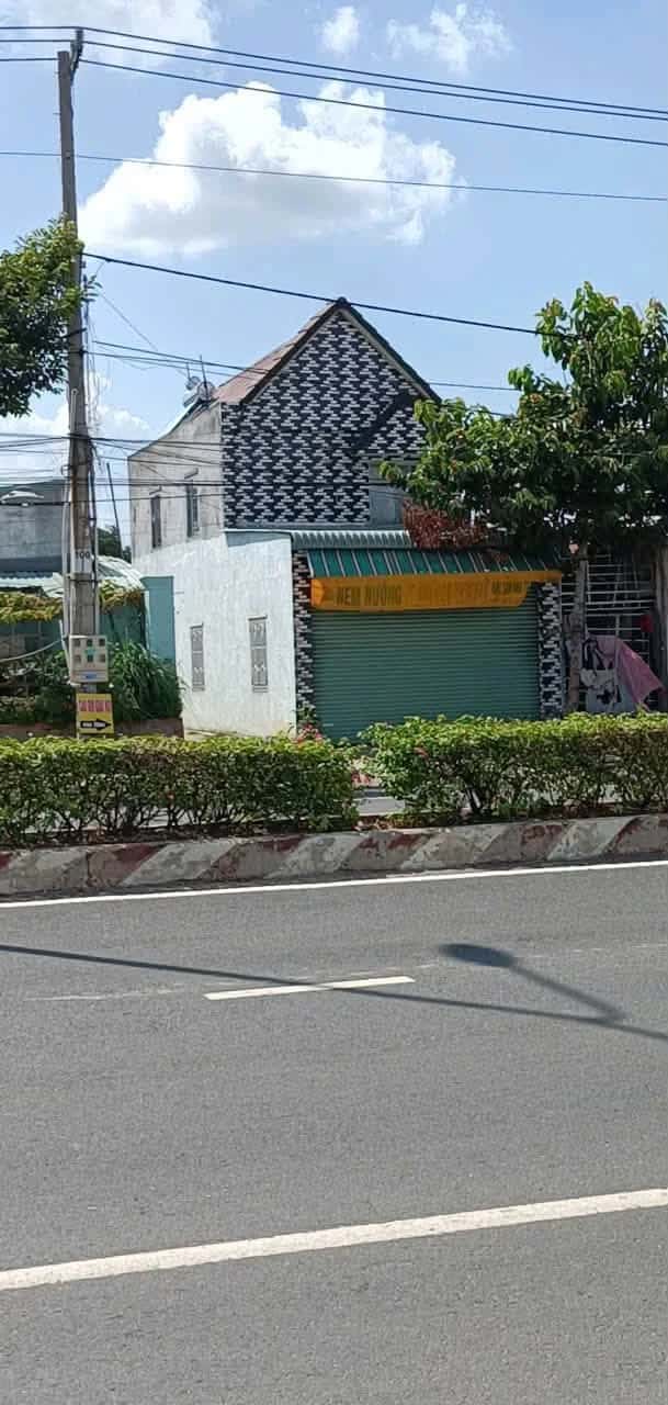 Bán nhà mặt tiền Hùng Vương Thành phố Bến Cát, Bình Dương – 2 phòng ngủ, giá 2.2 tỷ Bán nhà mặt tiền Hùng Vương Thành phố Bến Cát, Bình Dương – 2 phòng ngủ, giá 2.2 tỷ