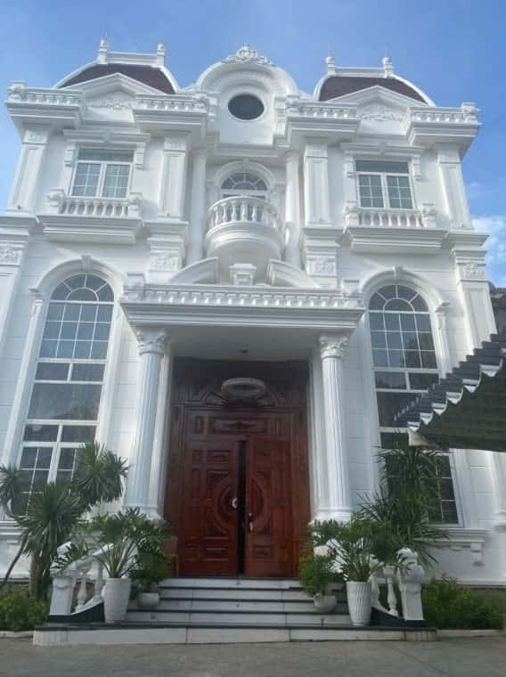Bán nhà mặt tiền Nguyễn Văn Hưởng Thành phố Thủ Đức, TP.HCM – 3 phòng ngủ, giá 256 tỷ Bán nhà mặt tiền Nguyễn Văn Hưởng Thành phố Thủ Đức, TP.HCM – 3 phòng ngủ, giá 256 tỷ