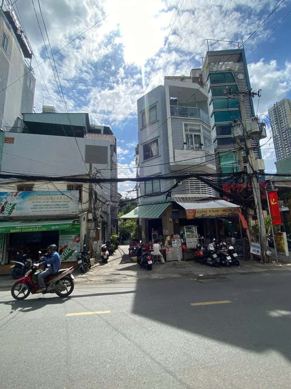 Bán nhà hẻm Nguyễn Hữu Cảnh Quận Bình Thạnh, TP.HCM – 3 phòng ngủ, giá 9.8 tỷ Bán nhà hẻm Nguyễn Hữu Cảnh Quận Bình Thạnh, TP.HCM – 3 phòng ngủ, giá 9.8 tỷ