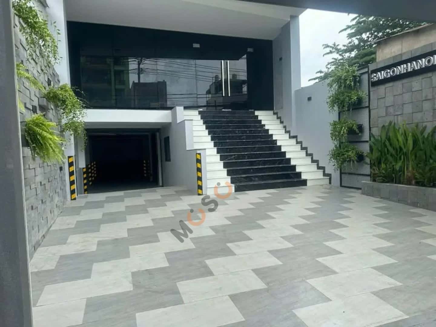 Bán nhà mặt tiền Nguyễn Xí Quận Bình Thạnh, TP.HCM – 8 phòng ngủ, giá 65 tỷ — Hình 2 Bán nhà mặt tiền Nguyễn Xí Quận Bình Thạnh, TP.HCM – 8 phòng ngủ, giá 65 tỷ — Hình 2