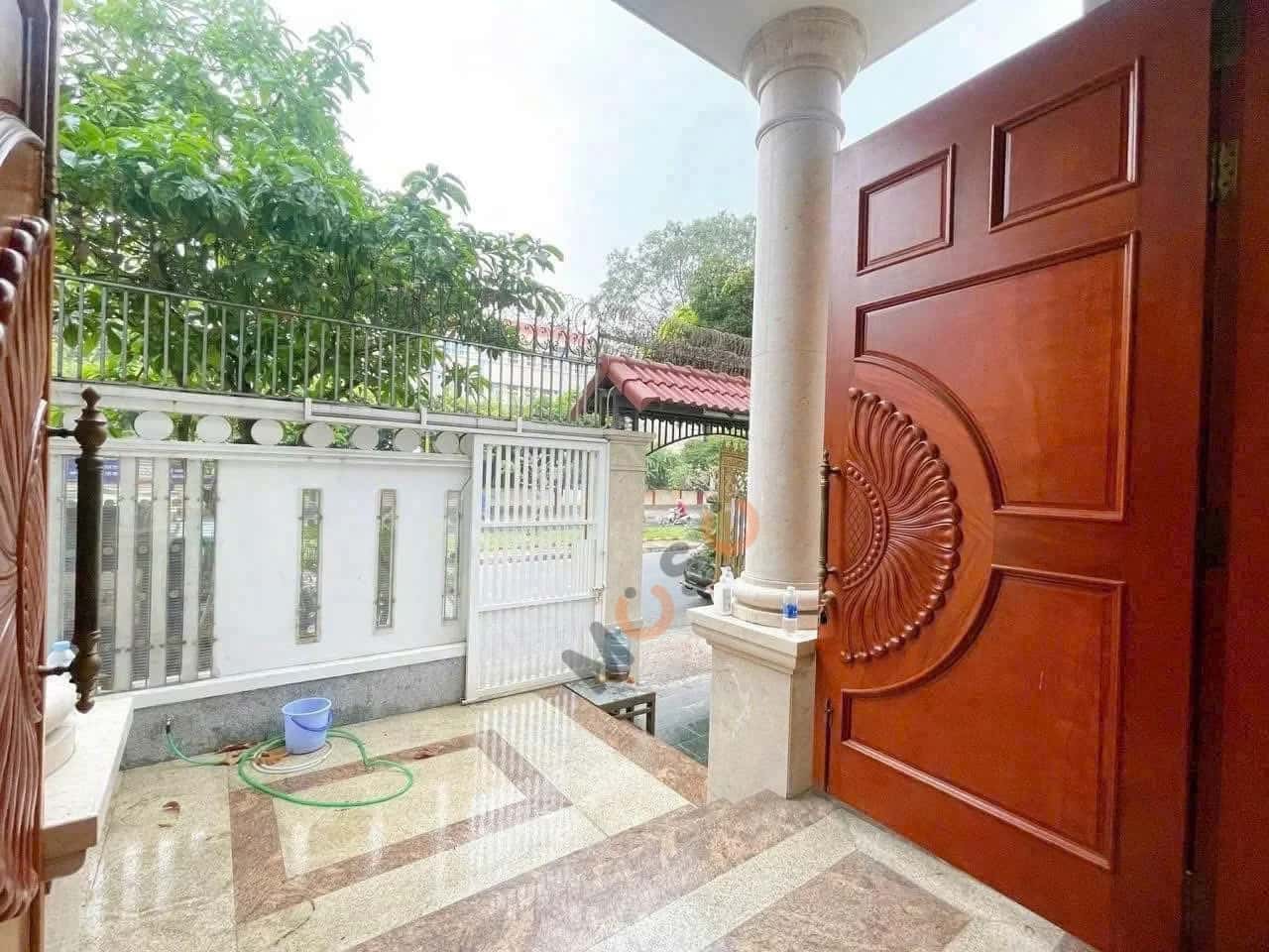 Bán nhà mặt tiền Lê Thúc Hoạch  Quận Tân Phú, TP.HCM – 5 phòng ngủ, giá 30 tỷ — Hình 2