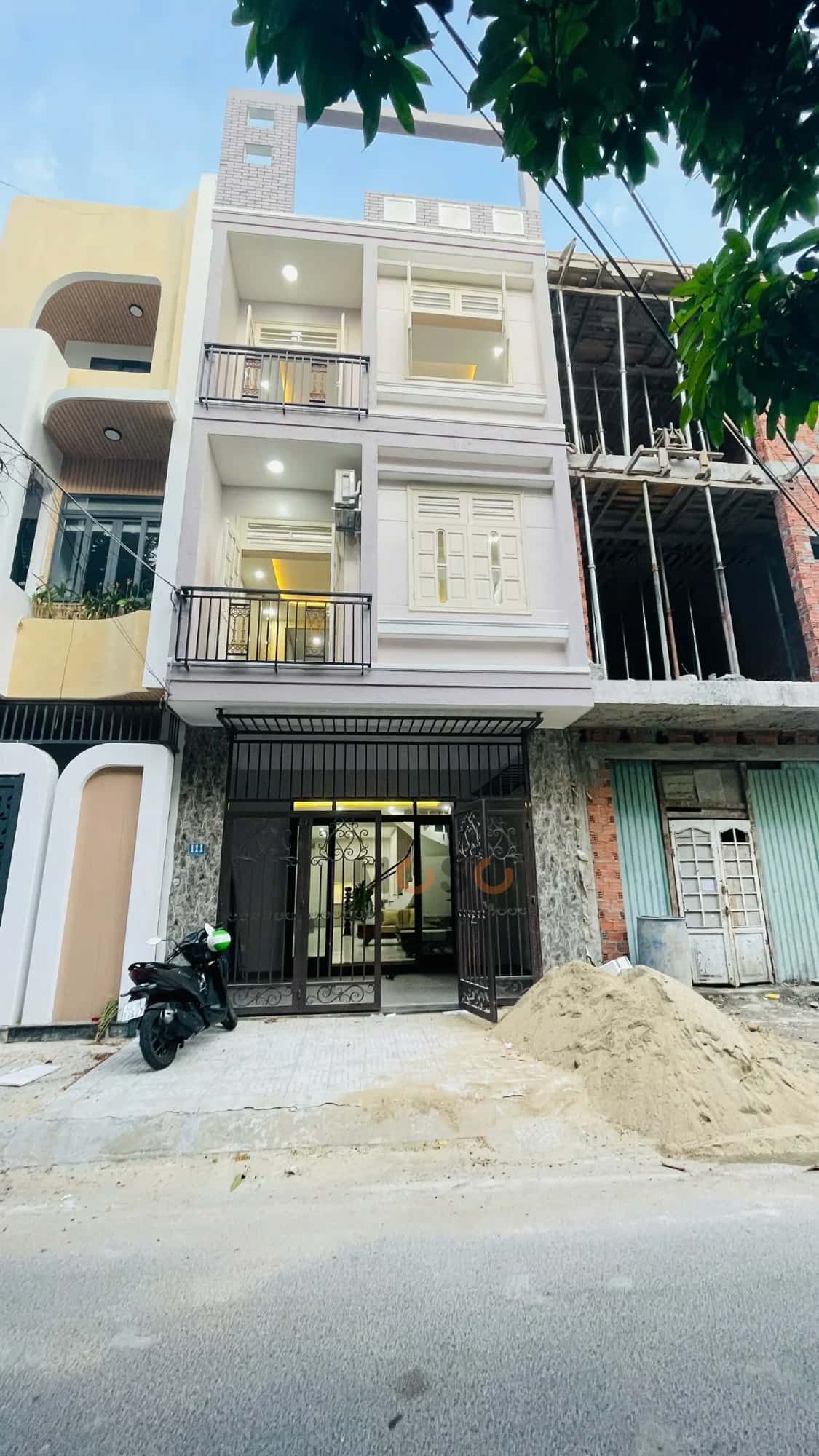 Bán nhà mặt tiền Lê Văn Thịnh Quận Liên Chiểu, TP. Đà Nẵng – 3 phòng ngủ, giá 7.7 tỷ Bán nhà mặt tiền Lê Văn Thịnh Quận Liên Chiểu, TP. Đà Nẵng – 3 phòng ngủ, giá 7.7 tỷ