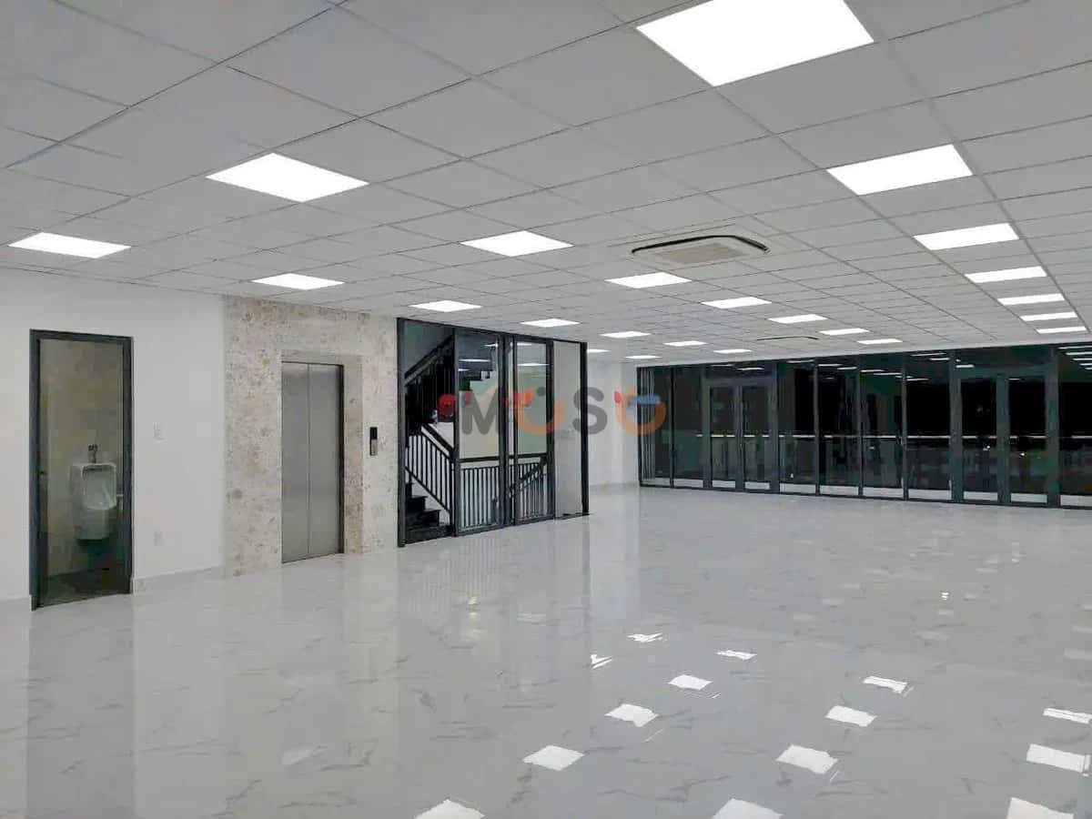 Cho thuê nhà mặt tiền Bùi Văn Ba Quận 7, TP.HCM – giá 120 triệu — Hình 3