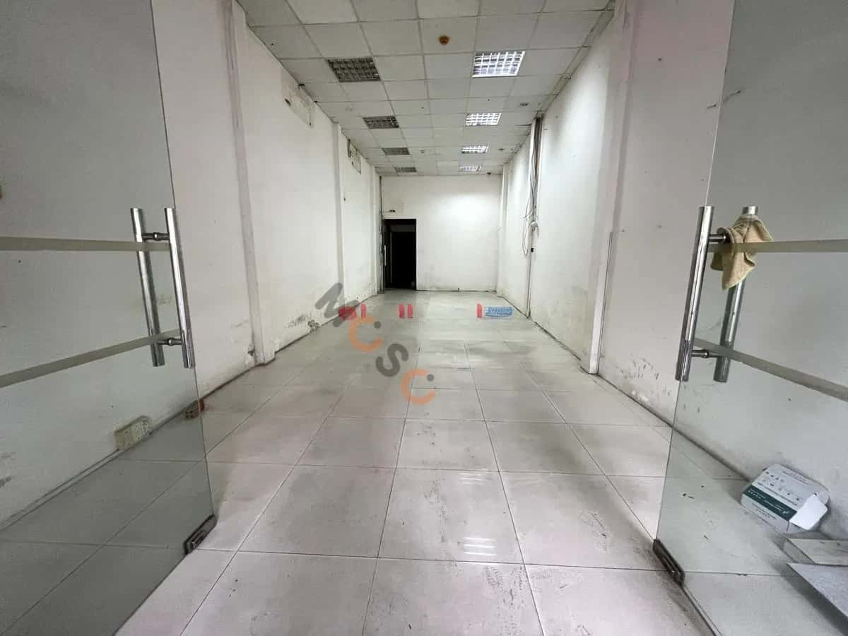 Cho thuê nhà mặt tiền Lê Thánh Tôn Quận 1, TP.HCM – giá 150 triệu — Hình 2