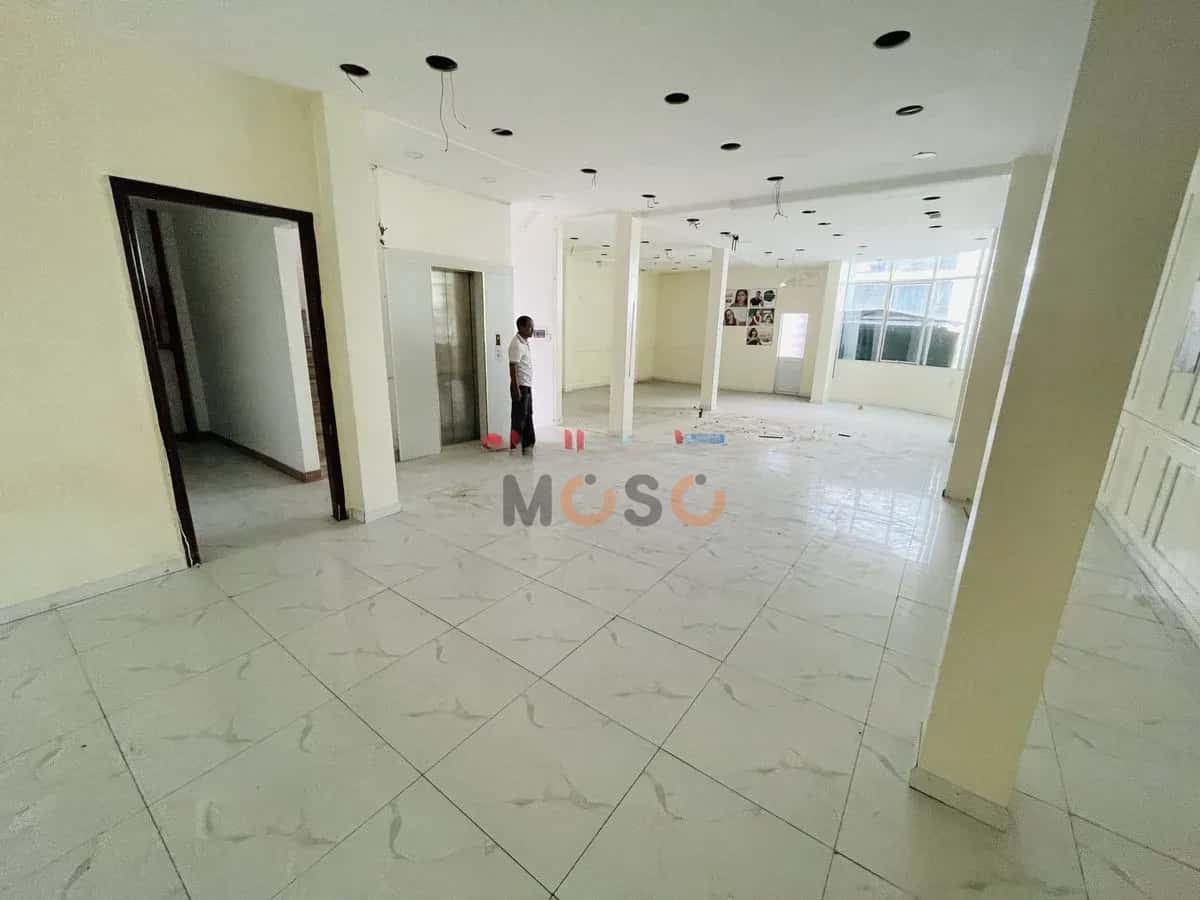 Cho thuê nhà mặt tiền Nguyễn Tri Phương Quận 10, TP.HCM – giá 180 triệu — Hình 2