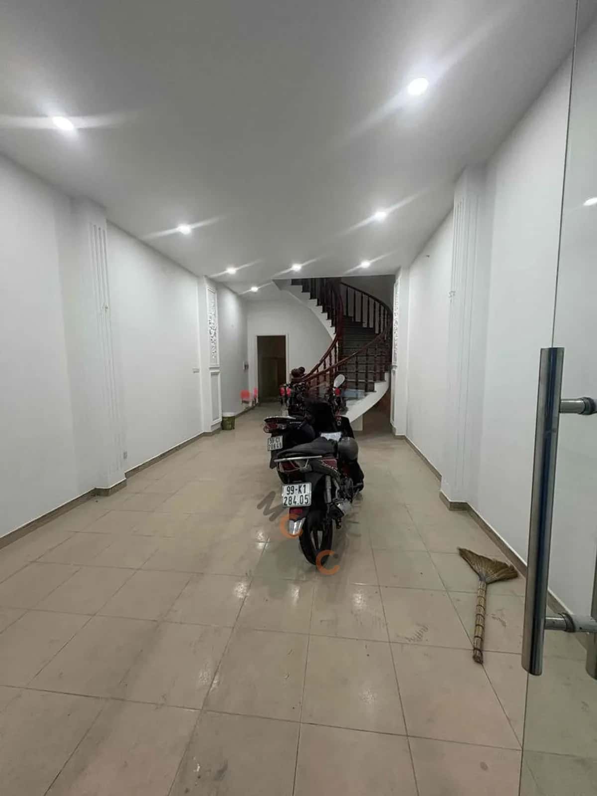 Cho thuê nhà mặt tiền Khánh Hội Quận 4, TP.HCM – 5 phòng ngủ, giá 70 triệu — Hình 2 Cho thuê nhà mặt tiền Khánh Hội Quận 4, TP.HCM – 5 phòng ngủ, giá 70 triệu — Hình 2