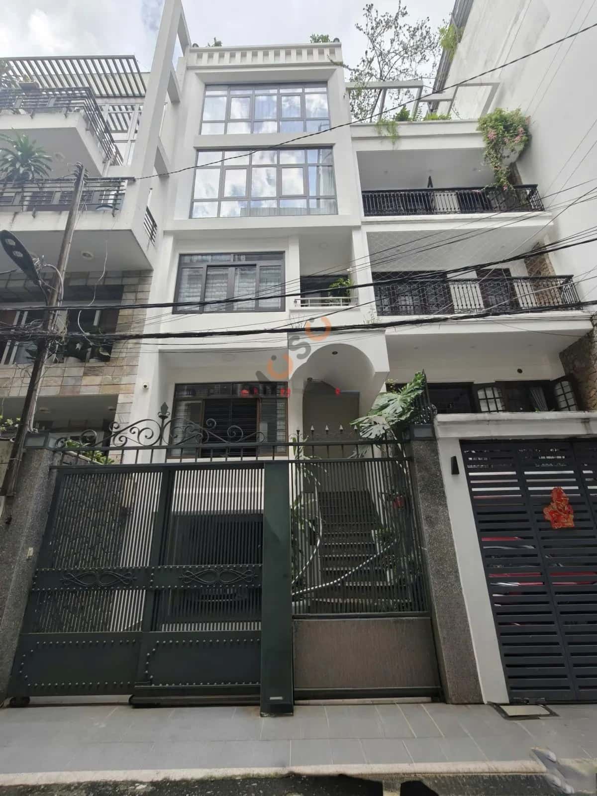 Cho thuê nhà hẻm Nguyễn Văn Thủ Quận 1, TP.HCM – 9 phòng ngủ, giá 90 triệu