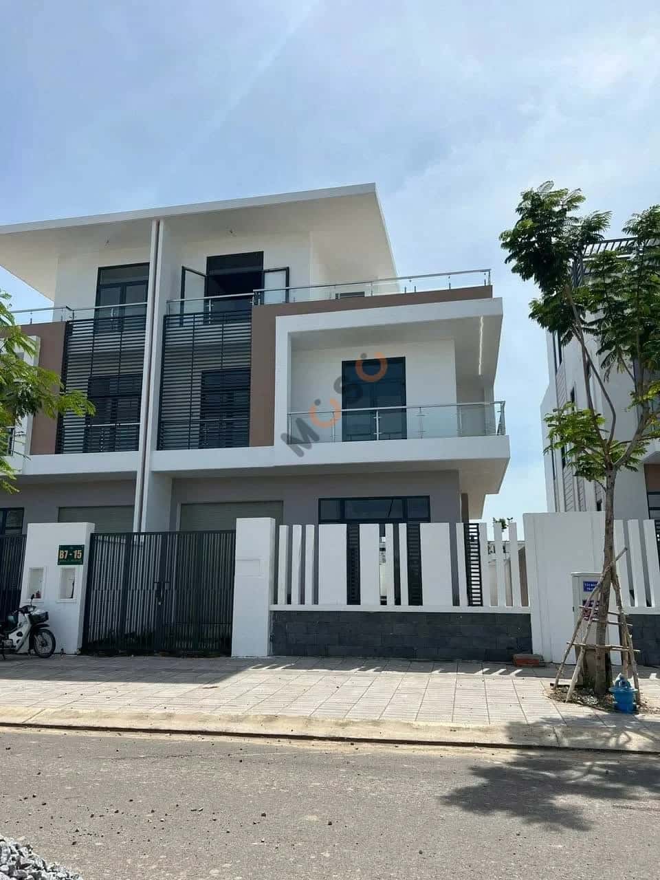 Bán nhà mặt tiền Lý Thường Kiệt nối dài, Khu đô thị mới lấn biển Tây Bắc Thành phố Rạch Giá, Kiên Giang – 5 phòng ngủ, giá 5.9 tỷ Bán nhà mặt tiền Lý Thường Kiệt nối dài, Khu đô thị mới lấn biển Tây Bắc Thành phố Rạch Giá, Kiên Giang – 5 phòng ngủ, giá 5.9 tỷ