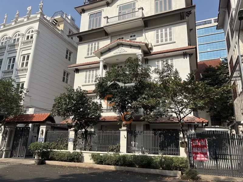 Cho thuê nhà hẻm Lạc long Quân Tây Hồ, Hà Nội – 6 phòng ngủ, giá 50 triệu
