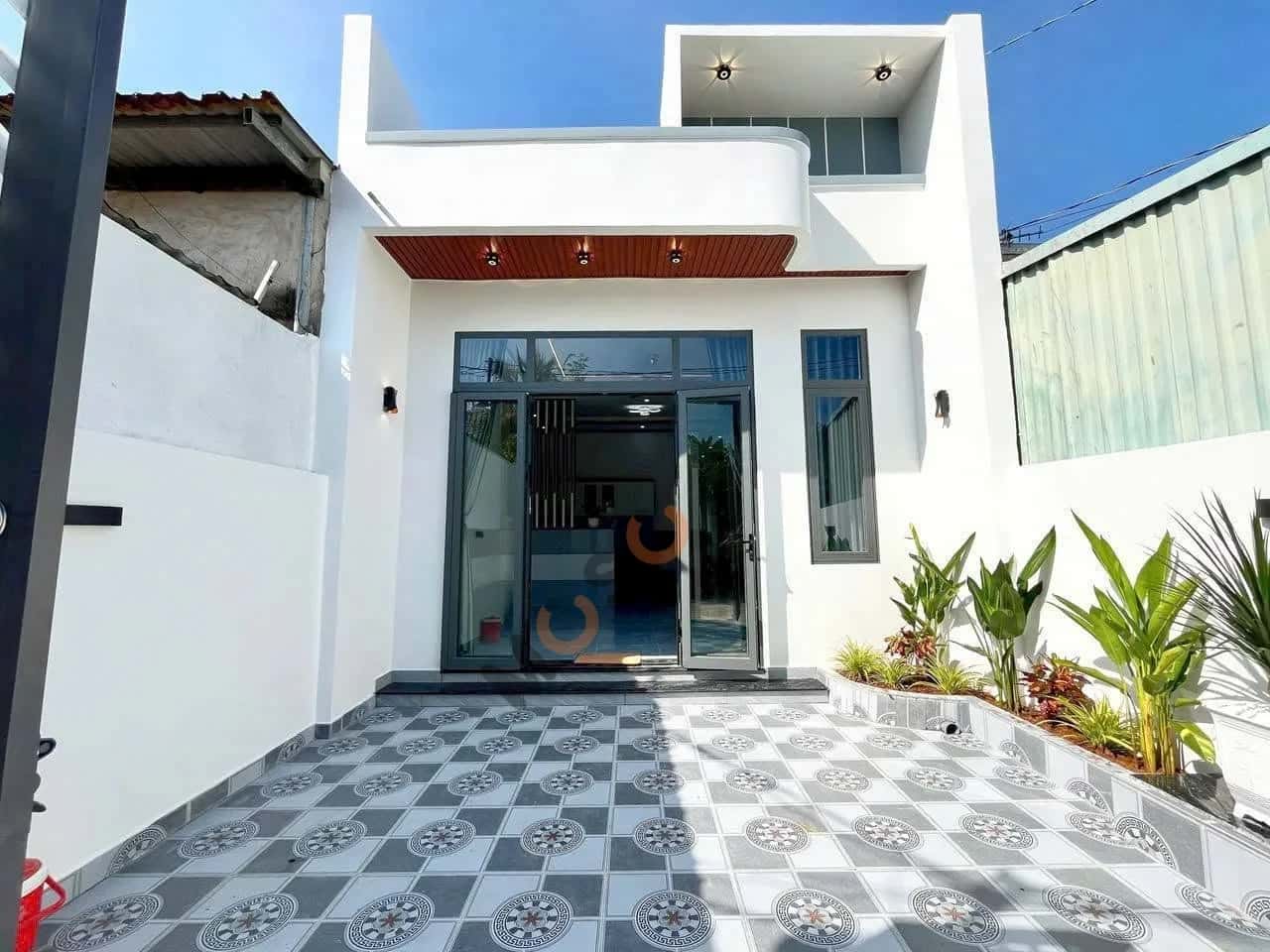Bán nhà hẻm đường Hoa Vàng  Huyện Đức Hòa, Long An – 2 phòng ngủ, giá 1.9 tỷ — Hình 2