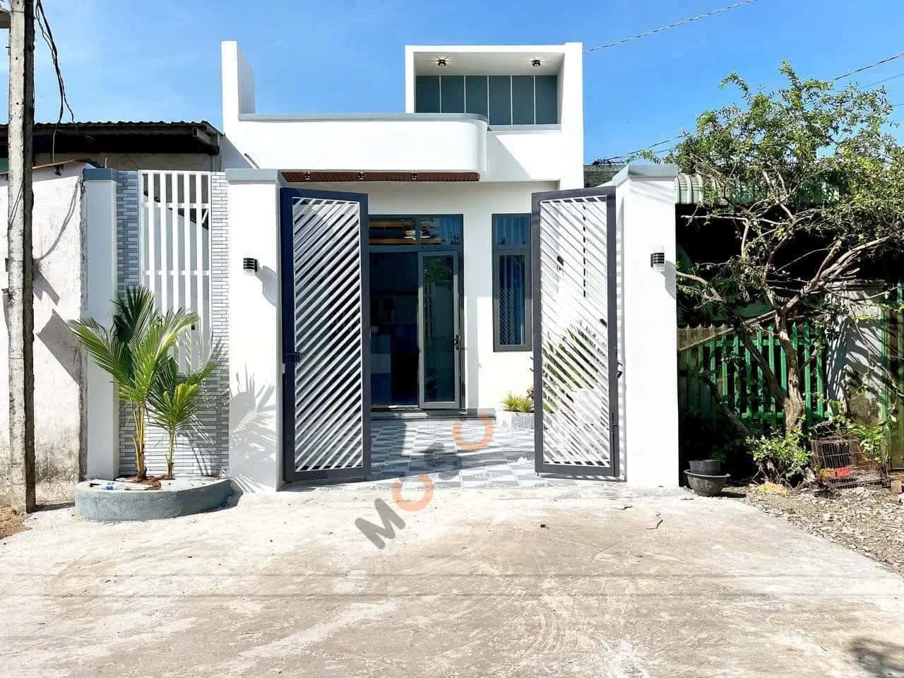 Bán nhà hẻm đường Hoa Vàng  Huyện Đức Hòa, Long An – 2 phòng ngủ, giá 1.9 tỷ