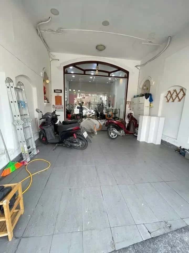 Cho thuê nhà mặt tiền ngã tư thủ Đức Quận 9 cũ, TP. Thủ Đức – 5 phòng ngủ, giá 25 triệu — Hình 2 Cho thuê nhà mặt tiền ngã tư thủ Đức Quận 9 cũ, TP. Thủ Đức – 5 phòng ngủ, giá 25 triệu — Hình 2