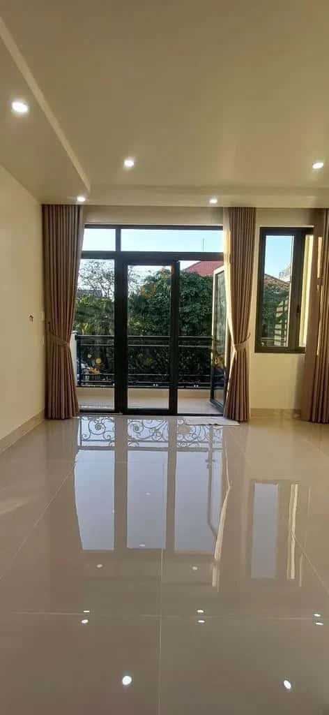 Cho thuê nhà mặt tiền Vạn Phúc Quận Thủ Đức cũ, TP. Thủ Đức – 5 phòng ngủ, giá 27 triệu — Hình 3 Cho thuê nhà mặt tiền Vạn Phúc Quận Thủ Đức cũ, TP. Thủ Đức – 5 phòng ngủ, giá 27 triệu — Hình 3