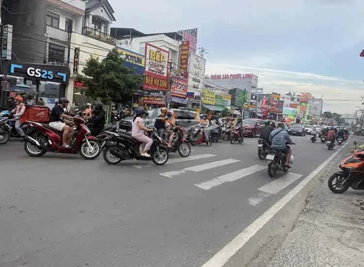 Cho thuê nhà mặt tiền Đỗ Xuân Hợp Quận 9 cũ, TP. Thủ Đức – 8 phòng ngủ, giá 30 triệu — Hình 3