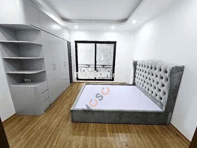 Cho thuê nhà hẻm Long Biên, Hà Nội – 3 phòng ngủ, giá 8 triệu — Hình 3