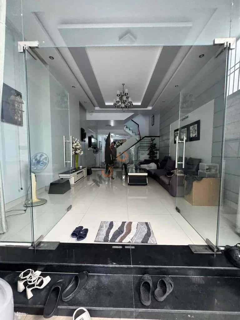Cho thuê nhà mặt tiền Vòng xoay Phú Hữu Quận 9 cũ, TP. Thủ Đức – 3 phòng ngủ, giá 14.9 triệu — Hình 2