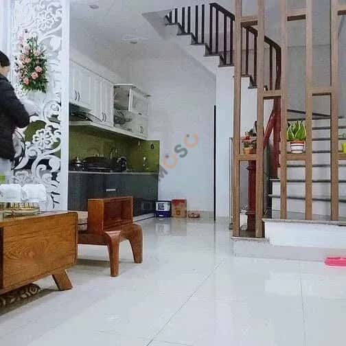 Cho thuê nhà hẻm Long Biên, Hà Nội – 2 phòng ngủ, giá 9 triệu
