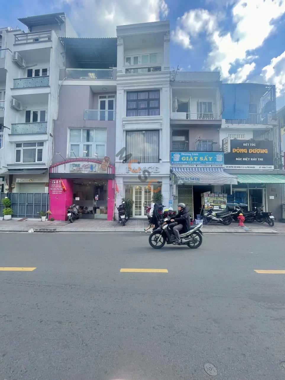 Bán nhà mặt tiền Đường Huỳnh Văn Bánh Quận Phú Nhuận, TP.HCM – 3 phòng ngủ, giá 11.5 tỷ Bán nhà mặt tiền Đường Huỳnh Văn Bánh Quận Phú Nhuận, TP.HCM – 3 phòng ngủ, giá 11.5 tỷ