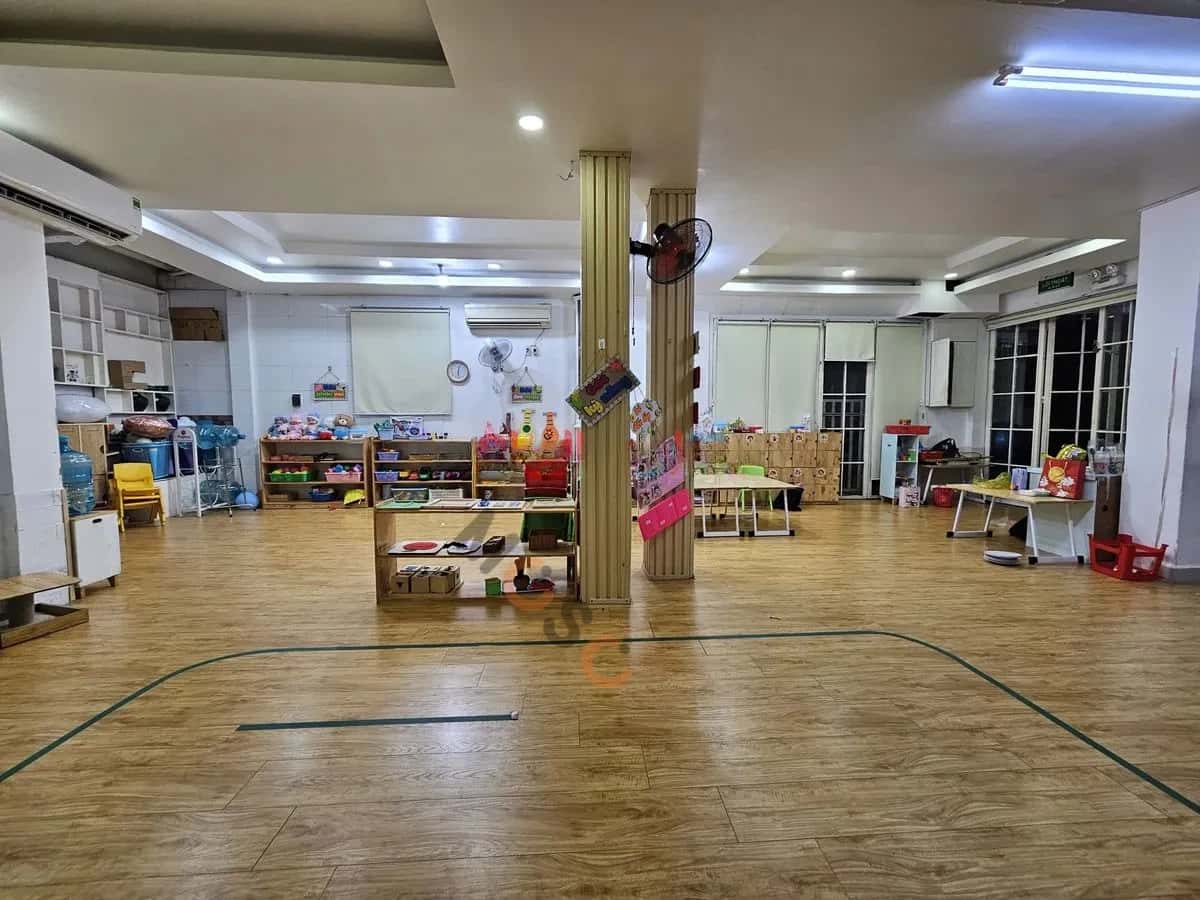 Cho thuê nhà mặt tiền Lê Đại Hành Quận 11, TP.HCM – giá 100 triệu — Hình 3 Cho thuê nhà mặt tiền Lê Đại Hành Quận 11, TP.HCM – giá 100 triệu — Hình 3