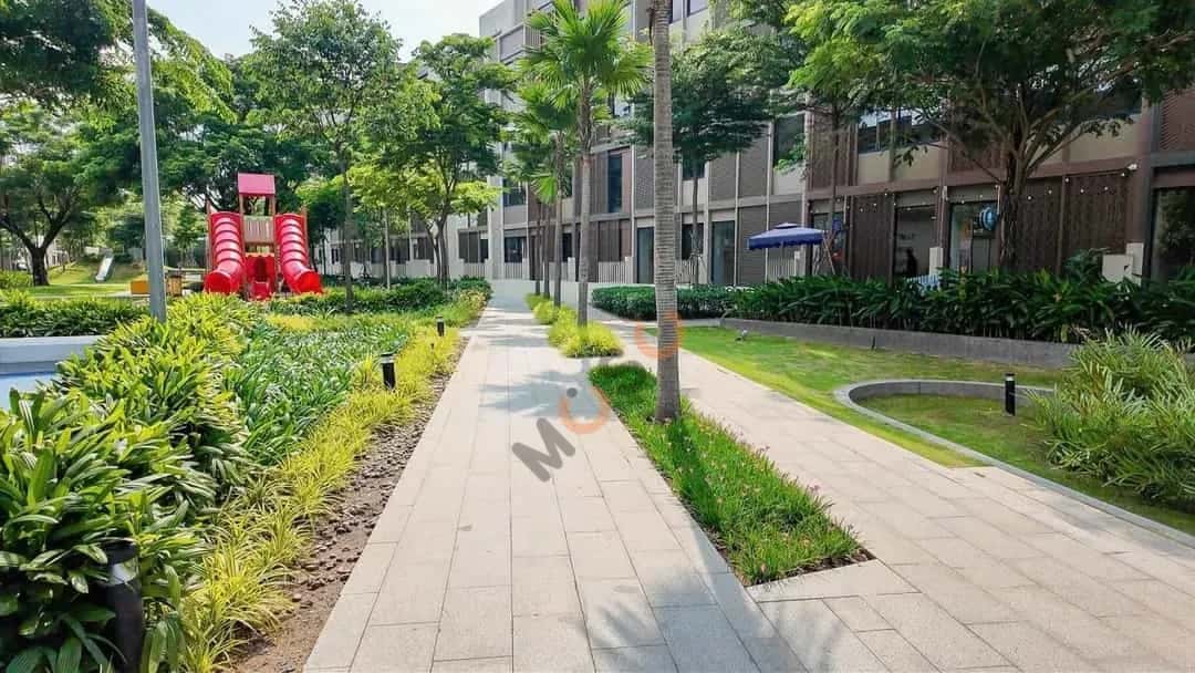 Cho thuê nhà mặt tiền Đỗ Xuân Hợp Thành phố Hồ Chí Minh, TP.HCM – 5 phòng ngủ, giá 40 triệu — Hình 2