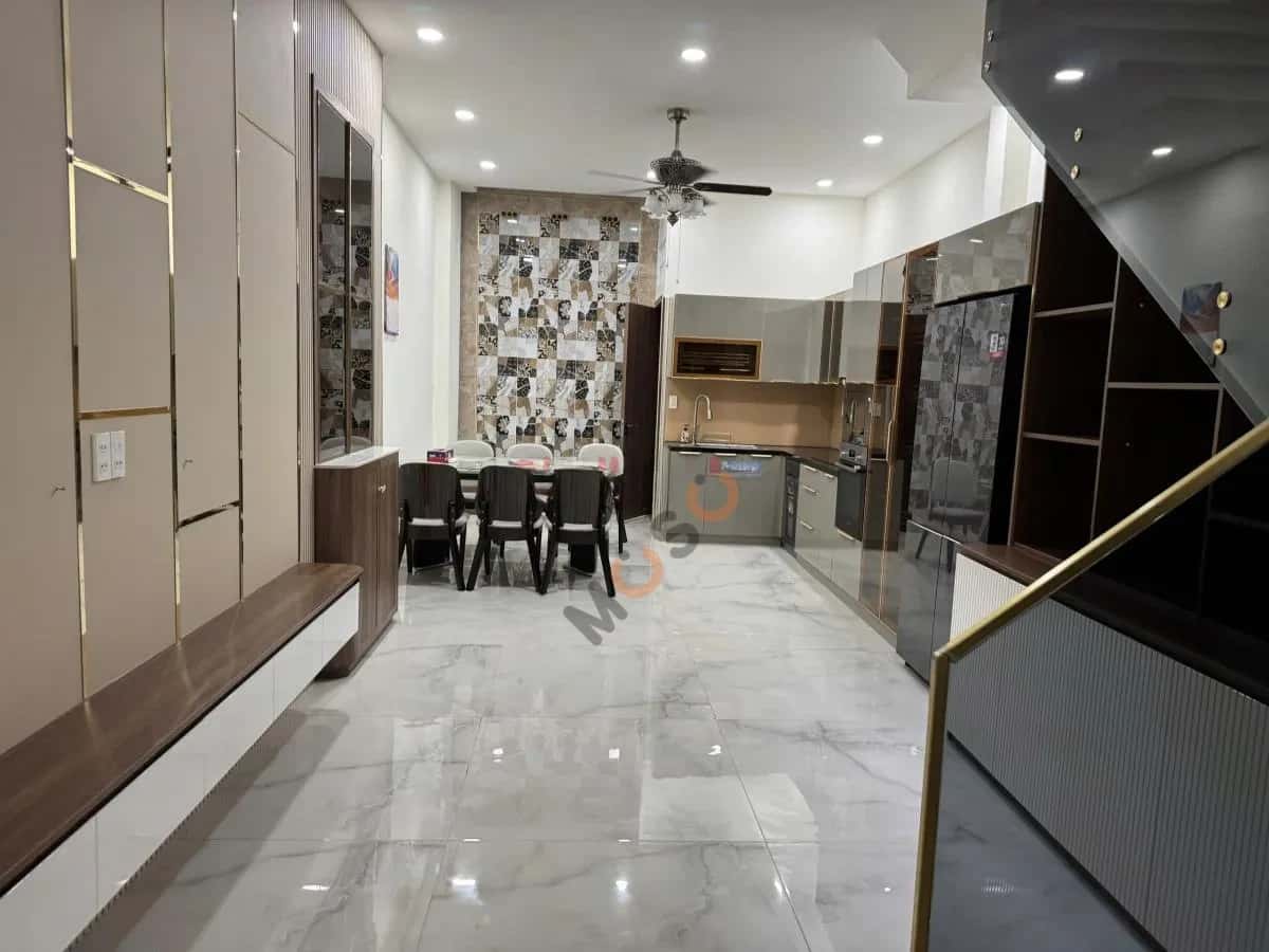 Cho thuê nhà mặt tiền Huyền Quang Quận 1, TP.HCM – 4 phòng ngủ, giá 40 triệu