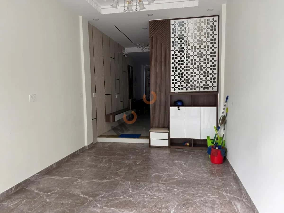 Cho thuê nhà mặt tiền Huyền Quang Quận 1, TP.HCM – 4 phòng ngủ, giá 40 triệu — Hình 2