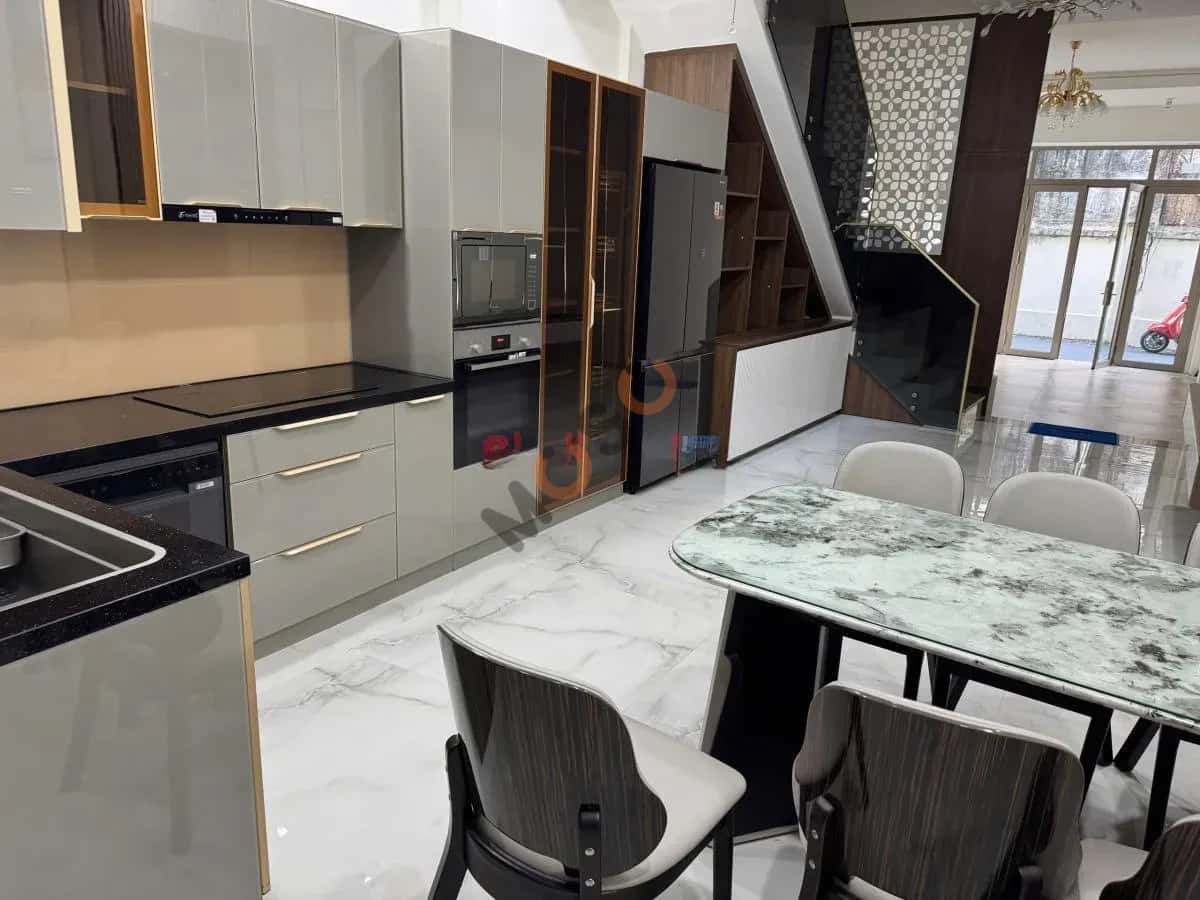 Cho thuê nhà mặt tiền Huyền Quang Quận 1, TP.HCM – 4 phòng ngủ, giá 40 triệu — Hình 3