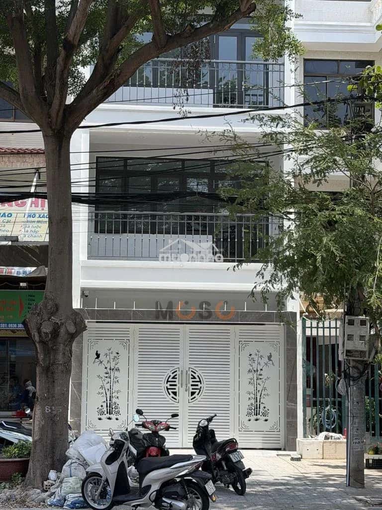 Cho thuê nhà mặt tiền Trương Công Định Vũng Tàu, BRVT – 8 phòng ngủ, giá 42 triệu
