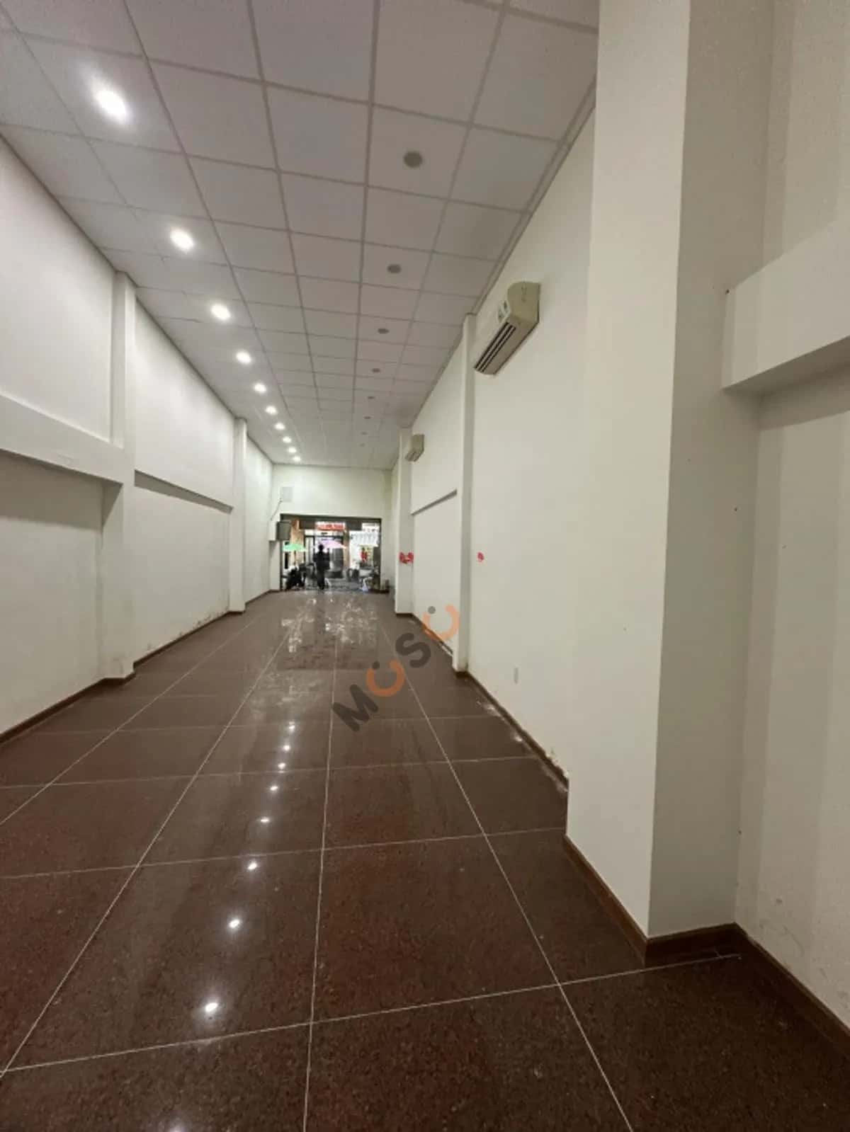Cho thuê nhà mặt tiền Nguyễn Thái Bình Quận 1, TP.HCM – giá 68 triệu — Hình 2