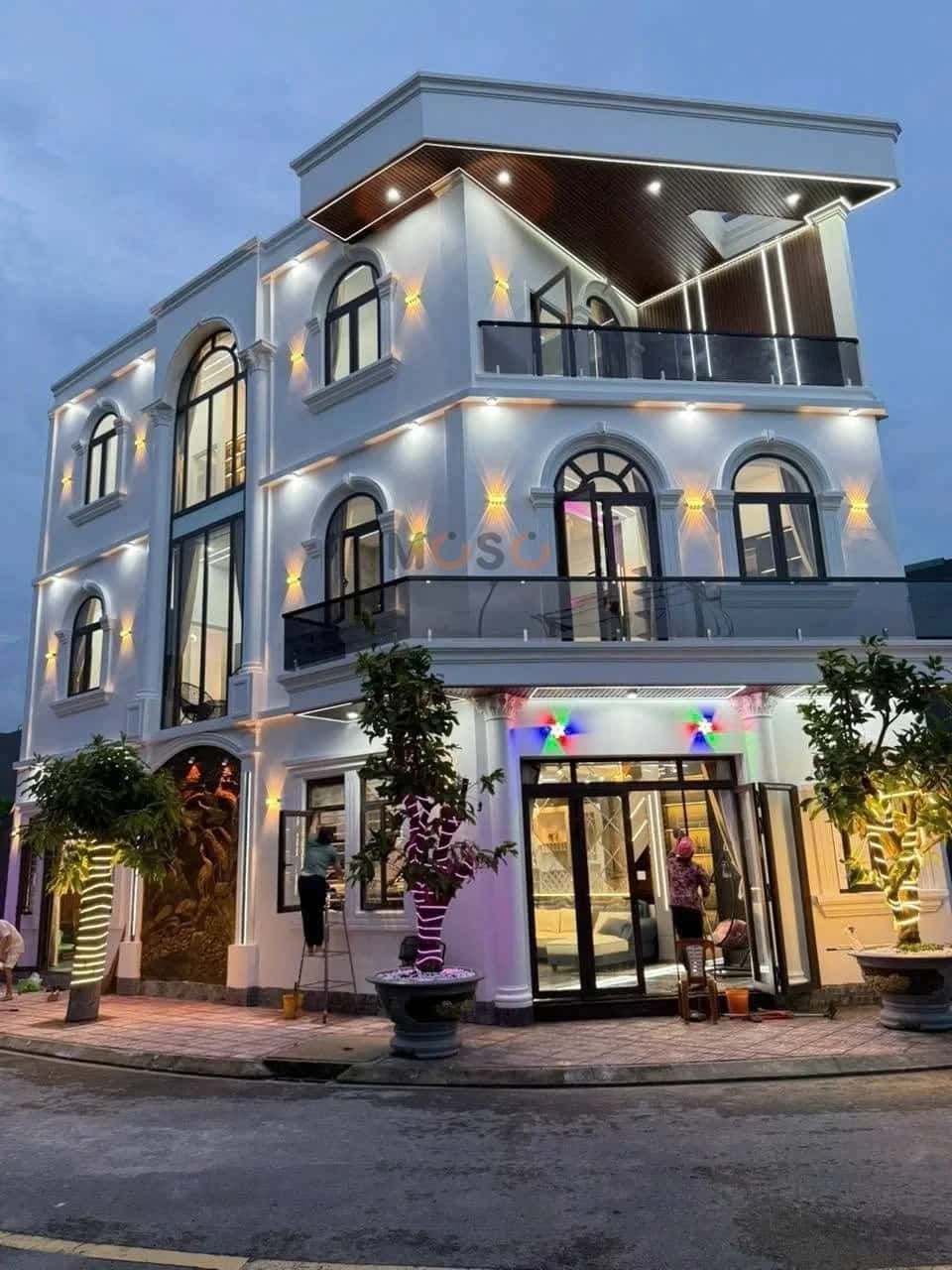Bán nhà mặt tiền đường D1 Thành phố Thuận An, Bình Dương – 4 phòng ngủ, giá 5.8 tỷ Bán nhà mặt tiền đường D1 Thành phố Thuận An, Bình Dương – 4 phòng ngủ, giá 5.8 tỷ