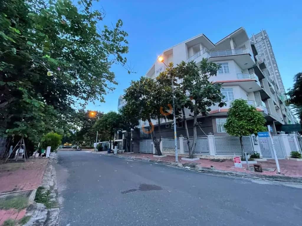 Cho thuê nhà mặt tiền Đường Lê Văn Lương Quận 7, TP.HCM – 5 phòng ngủ, giá 70 triệu — Hình 2