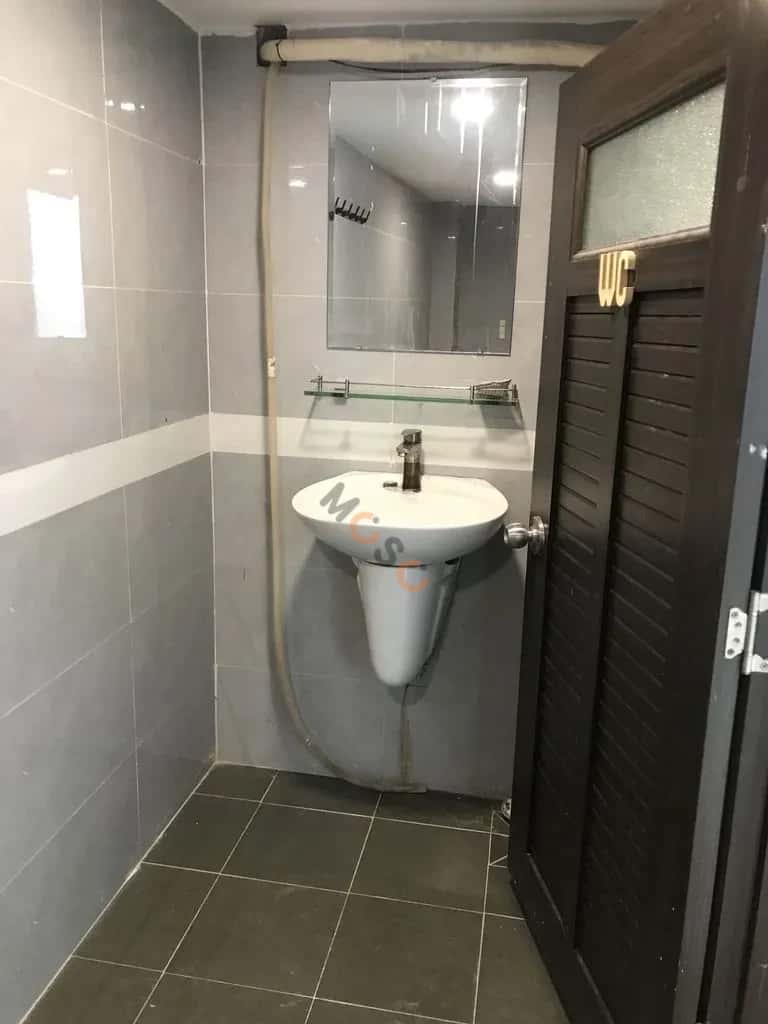 Cho thuê nhà mặt tiền Đường Nguyễn Tri Phương Quận 5, TP.HCM – 4 phòng ngủ, giá 18 triệu — Hình 2