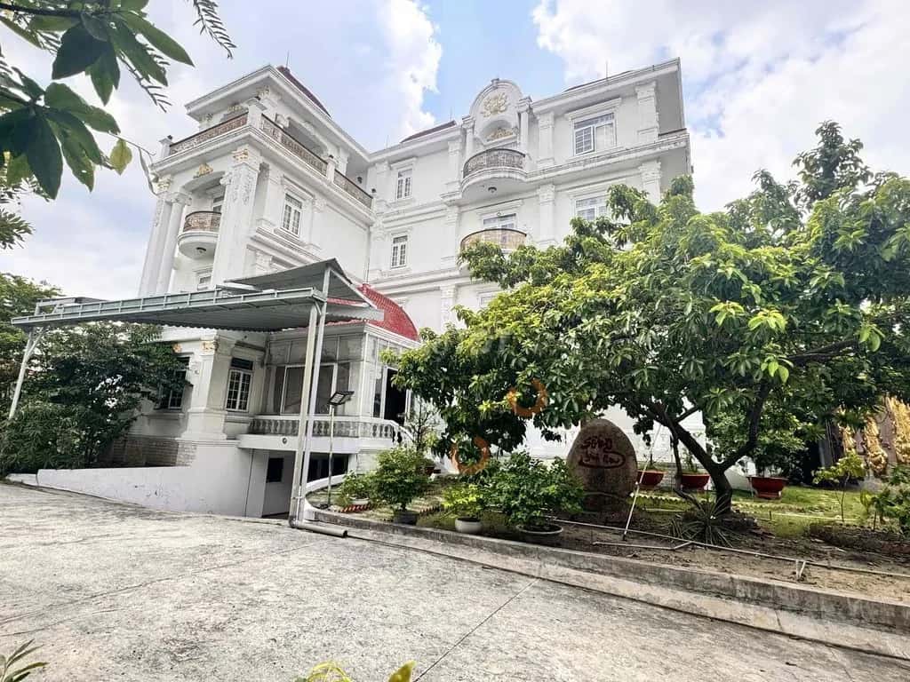 Cho thuê nhà hẻm Đông Bắc Quận 12, TP.HCM – 8 phòng ngủ, giá 90 triệu