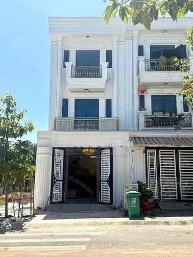 Cho thuê nhà hẻm Thị xã Tân Uyên, Bình Dương – 4 phòng ngủ, giá 12 triệu Cho thuê nhà hẻm Thị xã Tân Uyên, Bình Dương – 4 phòng ngủ, giá 12 triệu