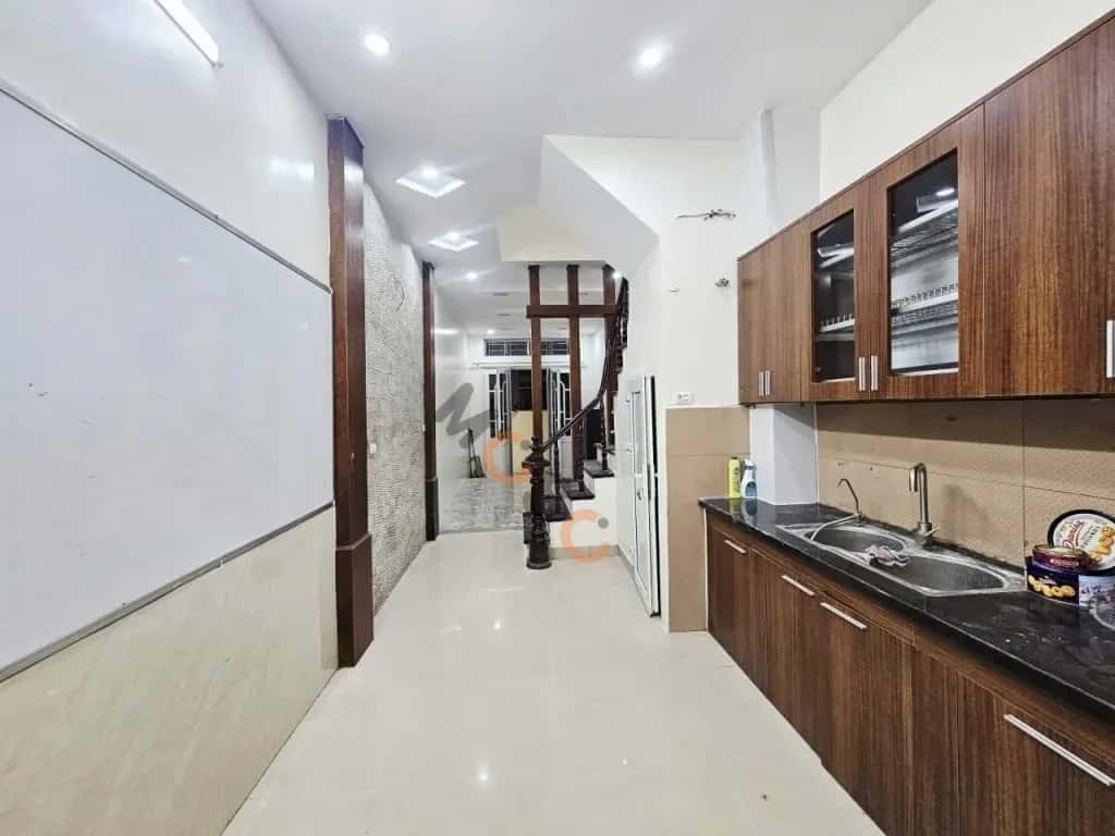 Cho thuê nhà hẻm Hồ Tùng Mậu Quận Cầu Giấy, Hà Nội – 4 phòng ngủ, giá 14 triệu — Hình 3