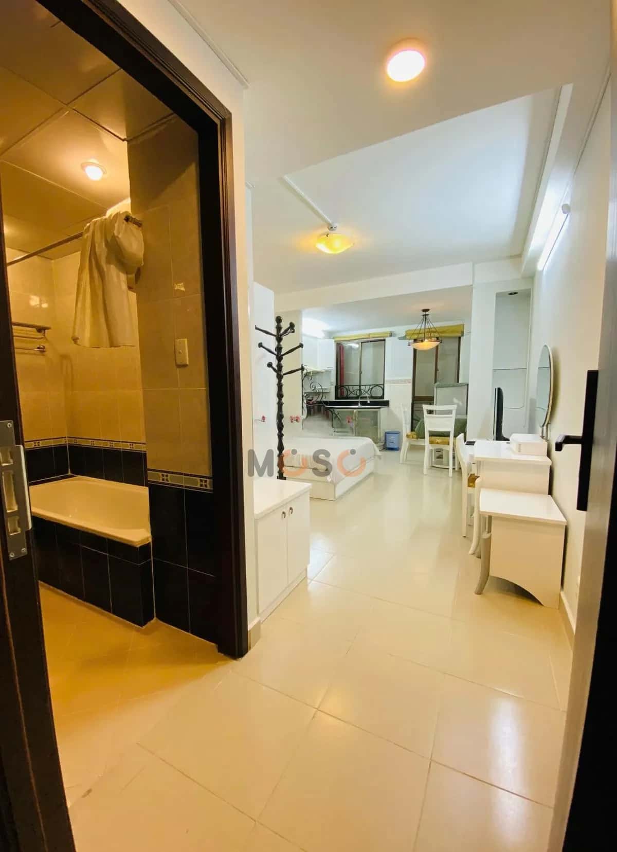 Cho thuê căn hộ chung cư Lê Thánh Tôn Quận 1, TP.HCM – 10 phòng ngủ, giá 106 triệu — Hình 3