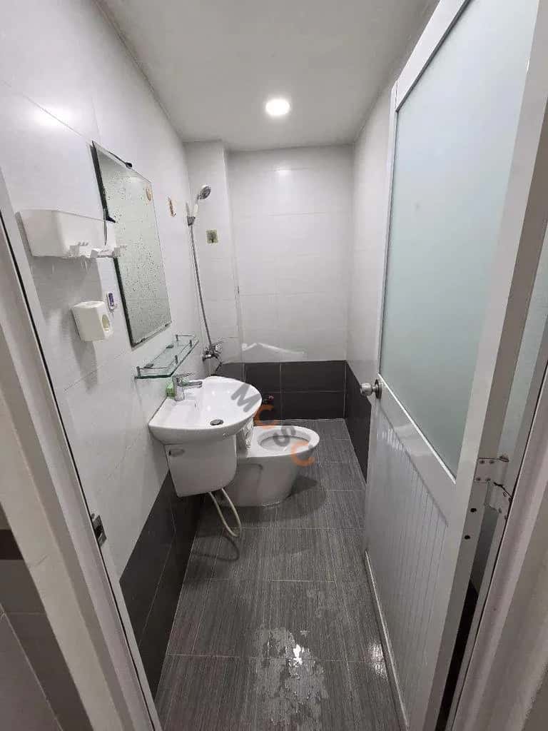 Cho thuê nhà hẻm Đường Phan Thị Hành Quận Tân Phú, TP.HCM – 3 phòng ngủ, giá 9 triệu — Hình 3