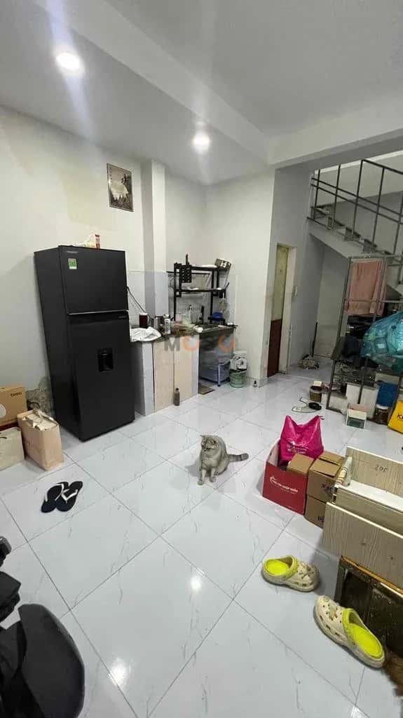 Cho thuê nhà hẻm Đường Ba Tháng Hai Quận 10, TP.HCM – 2 phòng ngủ, giá 8 triệu