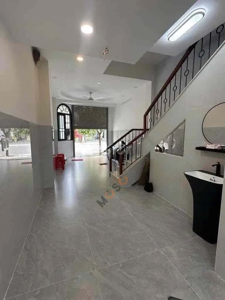 Cho thuê nhà mặt tiền Đường Hàn Hải Nguyên Quận 11, TP.HCM – 6 phòng ngủ, giá 30 triệu — Hình 3 Cho thuê nhà mặt tiền Đường Hàn Hải Nguyên Quận 11, TP.HCM – 6 phòng ngủ, giá 30 triệu — Hình 3