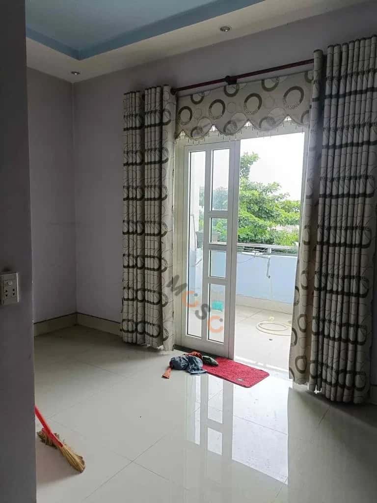 Cho thuê nhà mặt tiền Võ Văn Hát Quận 9 cũ, Ho Chi Minh – 4 phòng ngủ, giá 25 triệu — Hình 2