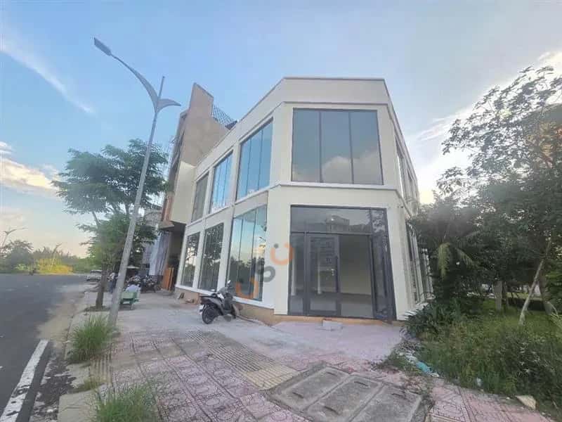Cho thuê nhà mặt tiền Phạm Văn Ngôn Quận 2 cũ, TP. Thủ Đức – giá 150 triệu