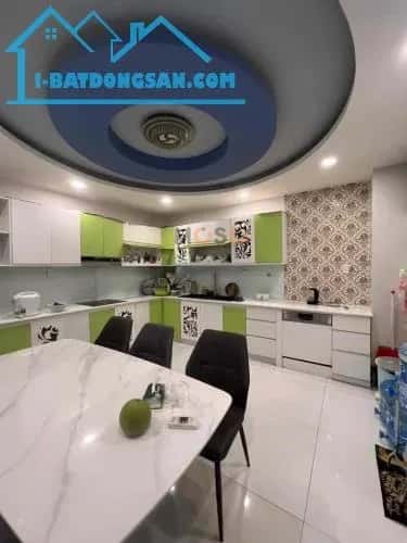 Cho thuê nhà hẻm Đường Nguyễn Công Hoan Quận Phú Nhuận, TP.HCM – 5 phòng ngủ, giá 33 triệu — Hình 2 Cho thuê nhà hẻm Đường Nguyễn Công Hoan Quận Phú Nhuận, TP.HCM – 5 phòng ngủ, giá 33 triệu — Hình 2