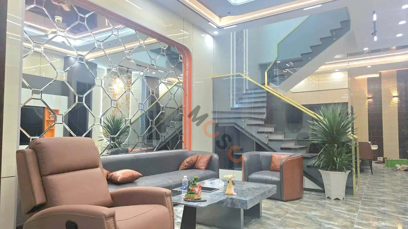 Bán nhà mặt tiền đường D2 Thành phố Thuận An, Bình Dương – 4 phòng ngủ, giá 6.8 tỷ — Hình 2