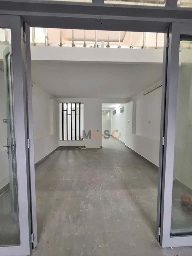 Cho thuê nhà mặt tiền Đường Kênh Tân Hóa Quận Tân Phú, TP.HCM – 4 phòng ngủ, giá 17 triệu