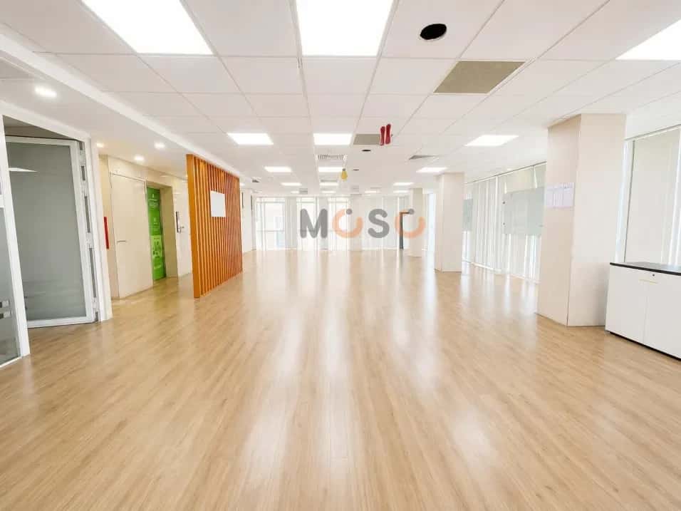 Cho thuê nhà mặt tiền Đường Nguyễn Thị Minh Khai Quận 1, TP.HCM – giá 100 triệu — Hình 3