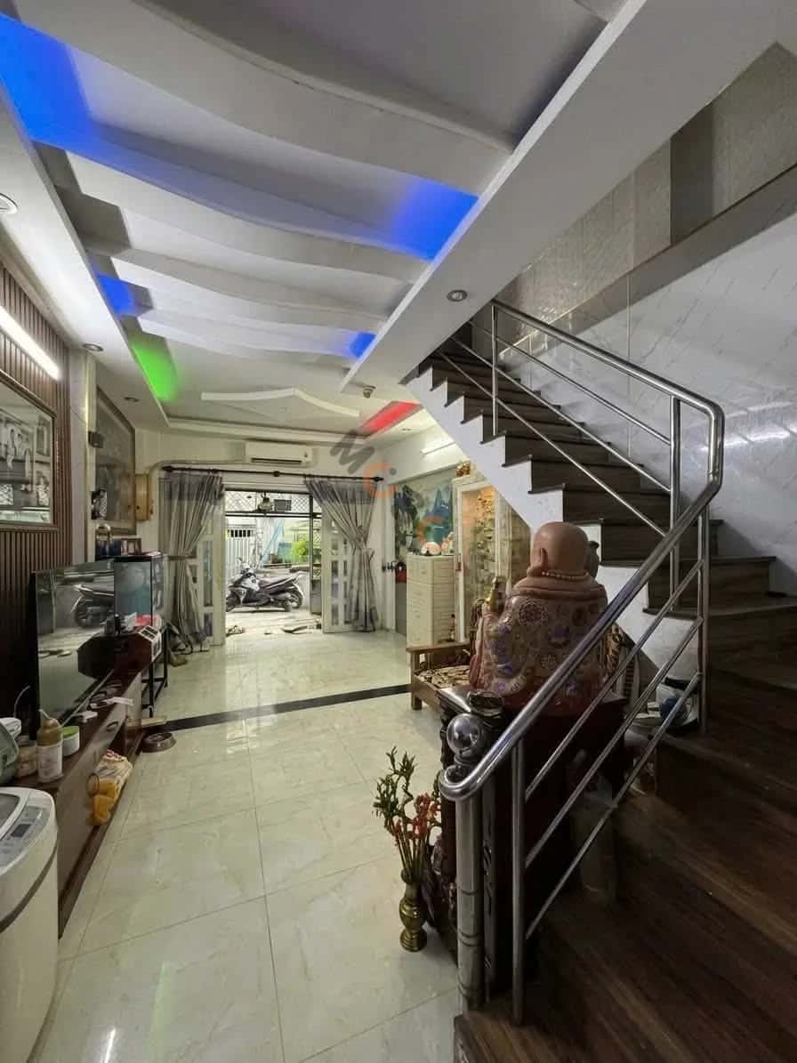 Bán nhà hẻm Lạc Long Quân Quận 11, TP.HCM – 2 phòng ngủ, giá 4.3 tỷ — Hình 3 Bán nhà hẻm Lạc Long Quân Quận 11, TP.HCM – 2 phòng ngủ, giá 4.3 tỷ — Hình 3