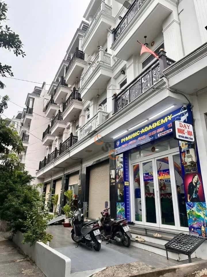 Bán nhà hẻm Thạnh Xuân 21 Quận 12, TP.HCM – 4 phòng ngủ, giá 5.8 tỷ Bán nhà hẻm Thạnh Xuân 21 Quận 12, TP.HCM – 4 phòng ngủ, giá 5.8 tỷ