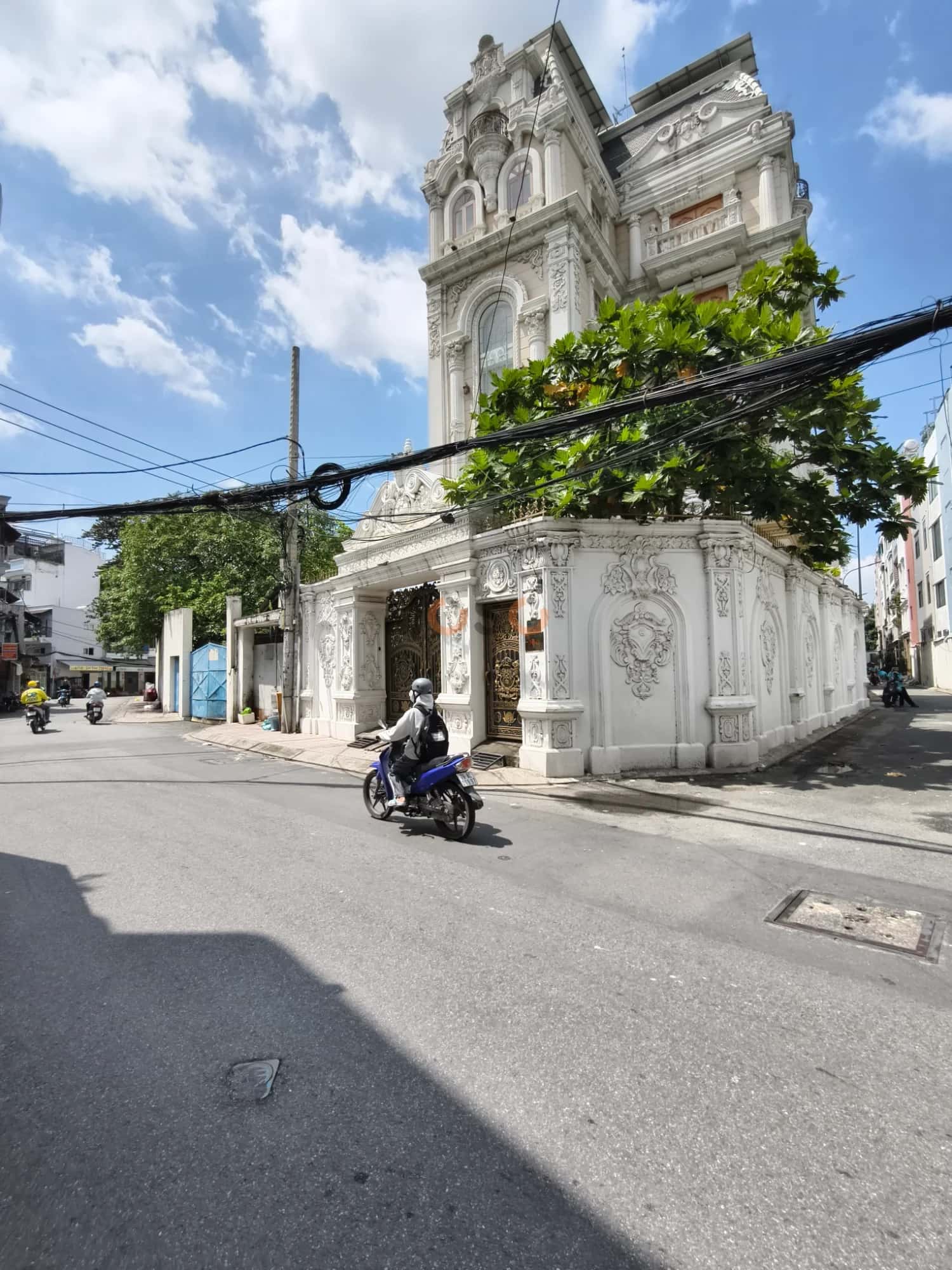 Bán nhà hẻm Lạc Long Quân Quận Tân Bình, TP.HCM – 4 phòng ngủ, giá 10.8 tỷ — Hình 2 Bán nhà hẻm Lạc Long Quân Quận Tân Bình, TP.HCM – 4 phòng ngủ, giá 10.8 tỷ — Hình 2