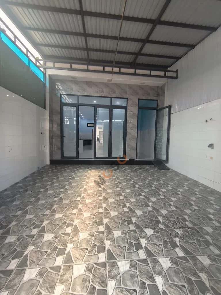 Cho thuê nhà mặt tiền Đường Số 102 Quận 9 cũ, Ho Chi Minh – 2 phòng ngủ, giá 12 triệu