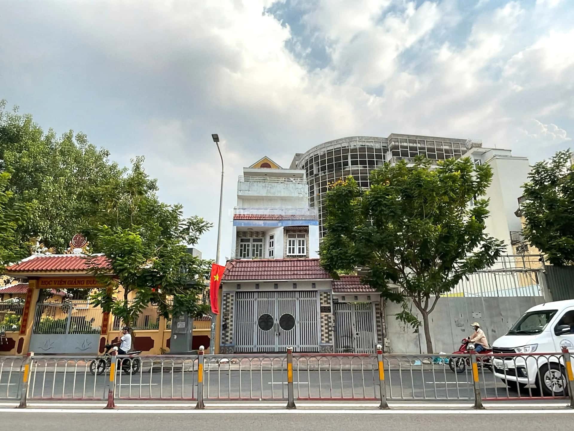 Bán nhà mặt tiền đường Lý Chiêu Hoàng Quận 6, TP.HCM – 5 phòng ngủ, giá 33.5 tỷ — Hình 2 Bán nhà mặt tiền đường Lý Chiêu Hoàng Quận 6, TP.HCM – 5 phòng ngủ, giá 33.5 tỷ — Hình 2